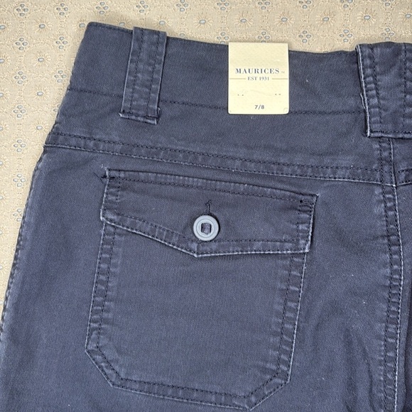 Maurices Navy Mid Rise Capri’s - Picture 5 of 8